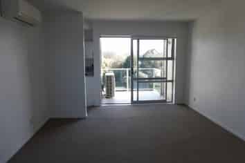 D12/101 Caledonian Road, Saint Albans