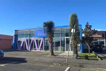 Office/Retail in High Profile Location