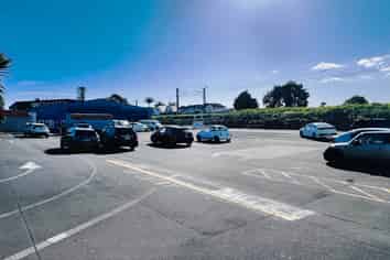 FOOD RETAIL OPPORTUNITY IN MOUNT ALBERT
