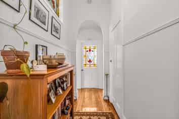 2C St Leonard Street, Saint Johns Hill