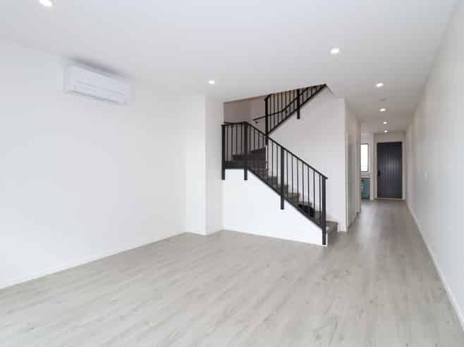 8 Serpent road , Flat Bush