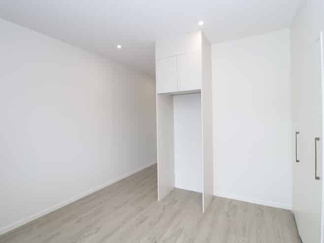 8 Serpent road , Flat Bush