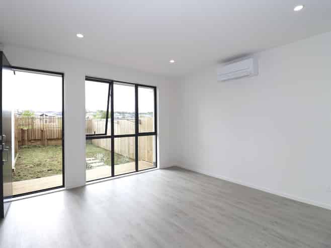 8 Serpent road , Flat Bush