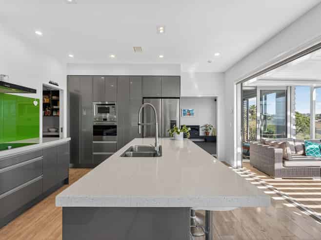 15 Beechwood Road, Rothesay Bay