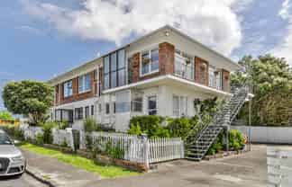 4/49 Western Springs Road, Morningside