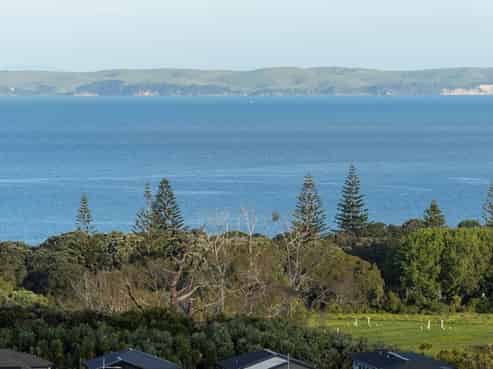 220  Vaughans Road, Long Bay