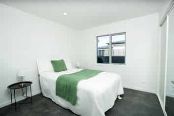 1/75 Barton Street, Woolston