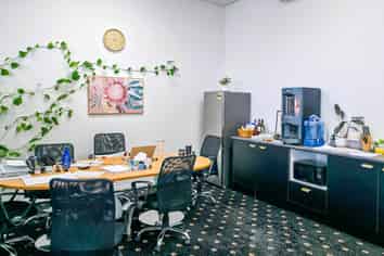 PREMIUM OFFICE SPACE 
