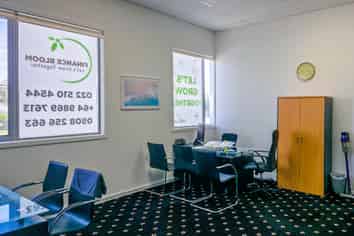 PREMIUM OFFICE SPACE 
