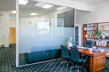 PREMIUM OFFICE SPACE 
