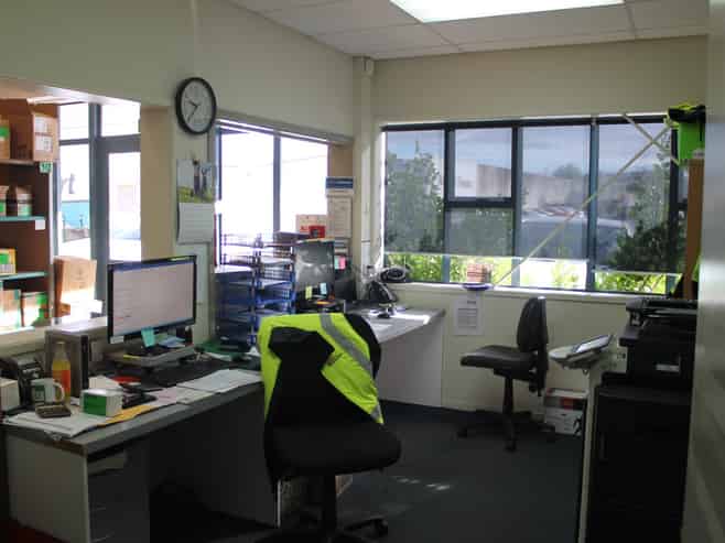 Modern high stud warehouse - High profile location