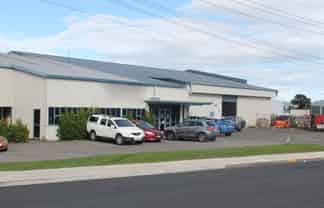 Modern high stud warehouse - High profile location