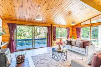 7 Miromiro Road, Normandale