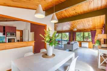 7 Miromiro Road, Normandale