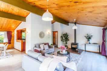 7 Miromiro Road, Normandale