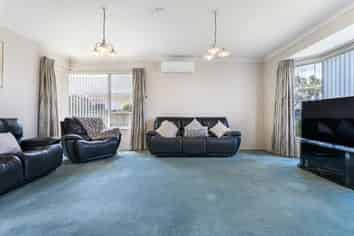 6 Graham Tagg Close, Pahurehure