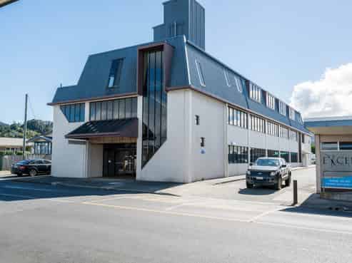 OUTSTANDING FREEHOLD INVESTMENT
