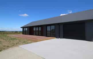 127 McHardies Road, Bulls