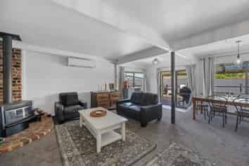 33 Duckworth Crescent, Greenmeadows