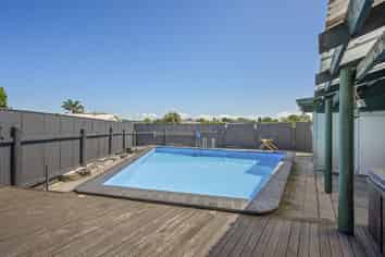 33 Duckworth Crescent, Greenmeadows