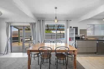 33 Duckworth Crescent, Greenmeadows