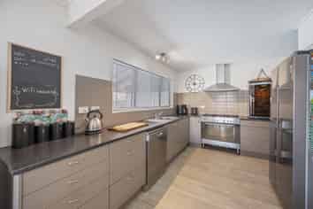 33 Duckworth Crescent, Greenmeadows