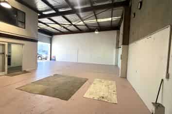Versatile Industrial Unit with Workshop