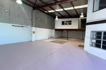 Versatile Industrial Unit with Workshop