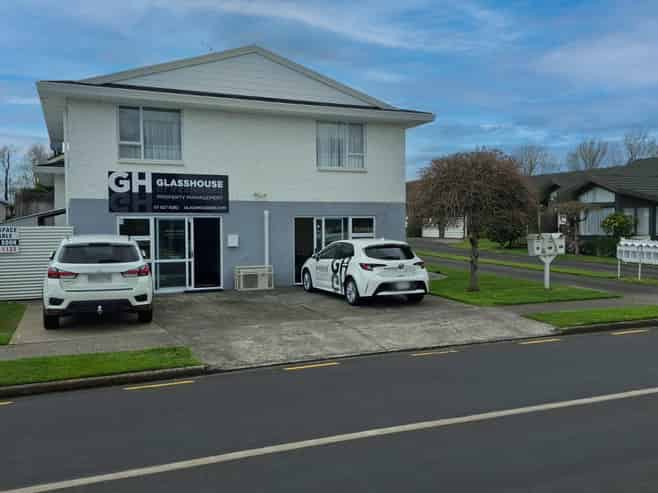 Prime Cambridge office with boardroom and parking