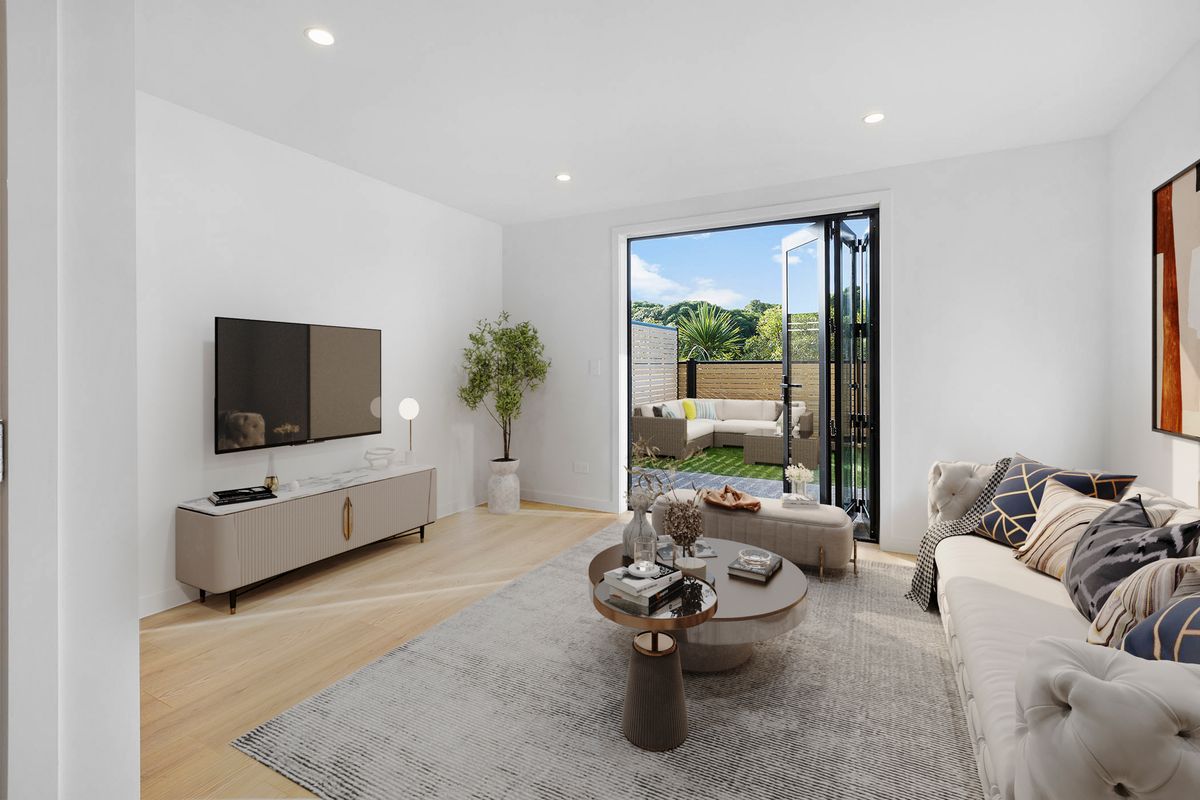STYLISH NEAR-NEW TOWNHOUSE WITH SUPERB SUN