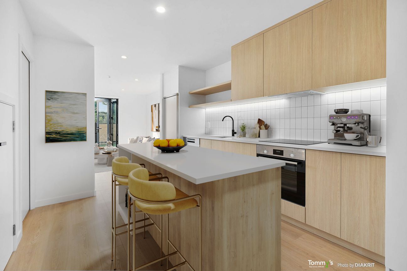 STYLISH NEAR-NEW TOWNHOUSE WITH SUPERB SUN - Näkymä 4