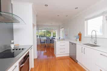 15 Collier Avenue, Karori