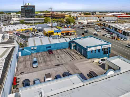 Occupy or add value – prime in Penrose