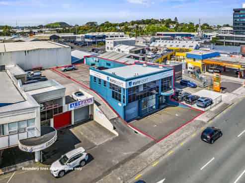 Occupy or add value – prime in Penrose