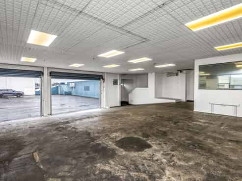 Occupy or add value – prime in Penrose