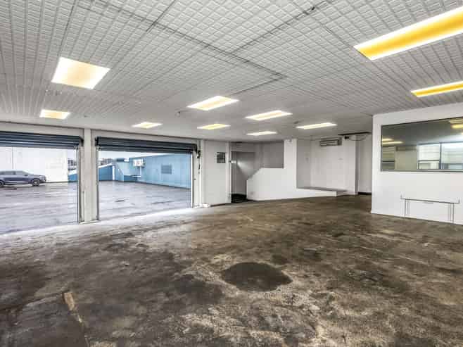 Occupy or add value – prime in Penrose