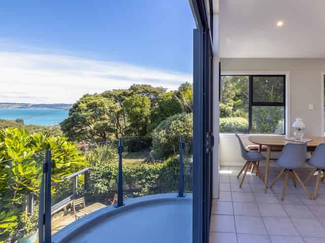 100 Fairview Crescent, Omiha