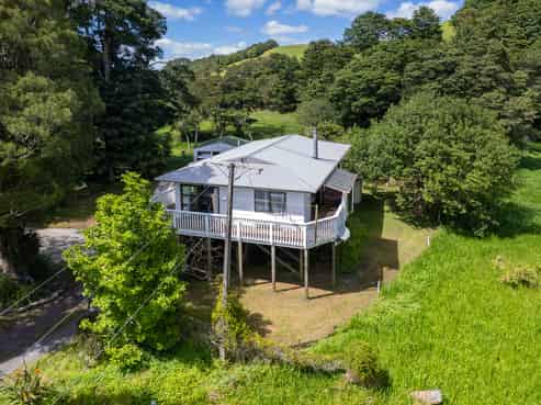 2201 State Highway 1, Hukerenui and Surrounds