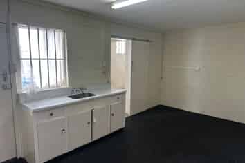 Shop for lease – Busy Tinwald Shopping Centre