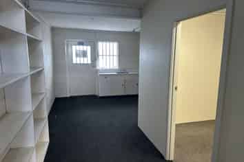 Shop for lease – Busy Tinwald Shopping Centre