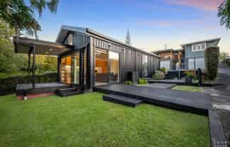 27 Amberley Avenue, Te Atatu South