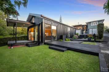 27 Amberley Avenue, Te Atatu South