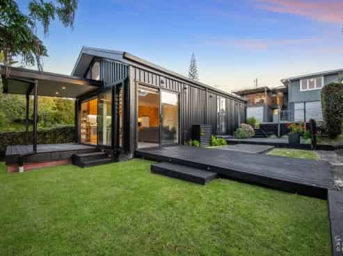 27 Amberley Avenue, Te Atatu South