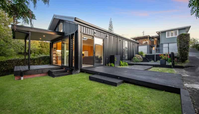 27 Amberley Avenue, Te Atatu South