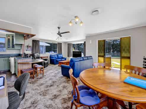 13 Flint Road West, Stratford