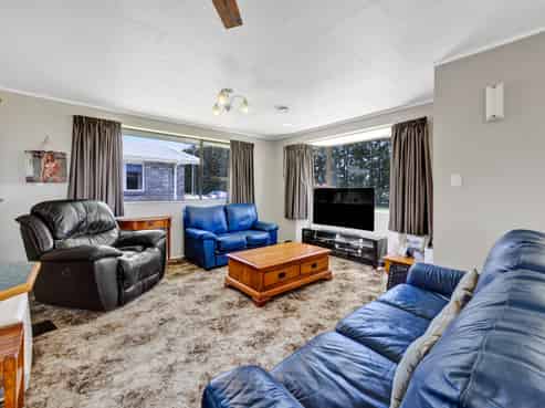 13 Flint Road West, Stratford