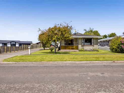 13 Flint Road West, Stratford