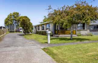 13 Flint Road West, Stratford