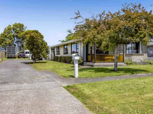 13 Flint Road West, Stratford