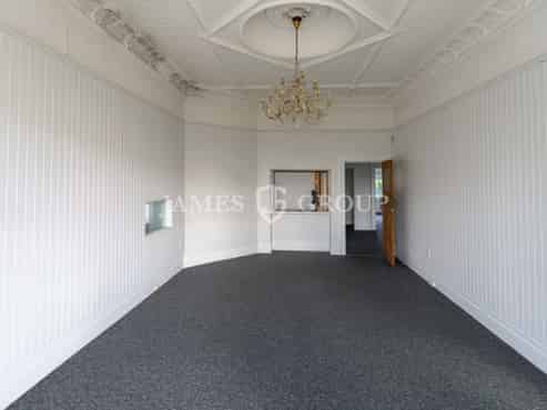 HIGH-PROFILE STANDALONE VILLA – DEVELOP OR OCCUPY